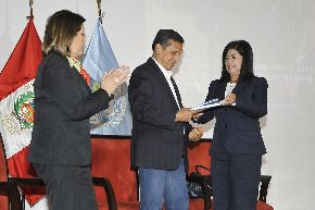 Jefe del Estado, Ollanta Humala; y la representante de Naciones Unidas, Rebeca Arias, participaron en la presentación del Informe Nacional sobre el Cumplimiento de los Objetivos de Desarrollo del Milenio, en Ventanilla. Foto: ANDINA/Prensa Presidencia.