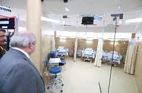 Ministro de Defensa, Pedro Cateriano, inaugura  la remodelación del área de rotonda de la Unidad de Emergencia del Hospital Militar Central. ANDINA/Mindef