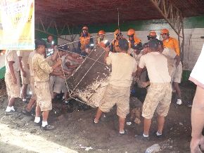 Arequipa, Perú - Febrero 09. Soldados apoyan en tareas de limpieza tras lluvias. Foto: ANDINA/Rocío Méndez.