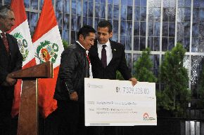 Presidente Ollanta Humala otorga cheques para proyectos de infraestructura educativa: Foto: ANDINA/Prensa Presidencia/Archivo.