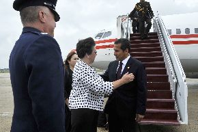 El Presidente de la República, Ollanta Humala, arribó a la Base Aérea Andrews en Washington e inició en ese país una visita oficial que durará tres días. Foto: Prensa Presidencia.