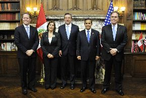El Presidente peruano Ollanta Humala se reunió con el gobernador del Estado Libre Asociado de Puerto Rico, Alejandro García Padilla, el representante del Gobernador del Estado de Utah, Harvey Scott, y con presidentes y representantes de diversas universidades de EEUU. ANDINA/Presidencia