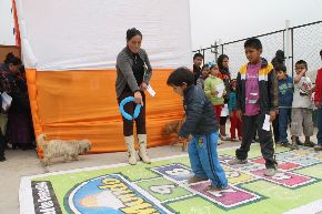 Padres e hijos disfrutan de jornadas de esparcimiento y lectura en Ventanilla. Foto: Andina/Difusión
