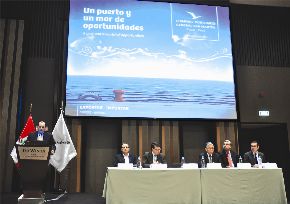 Ministro de Economía y Finanzas, Luis Miguel Castilla en reunión informativa de Concesión de Terminal Portuario General San Martín. Foto: ProInversión.