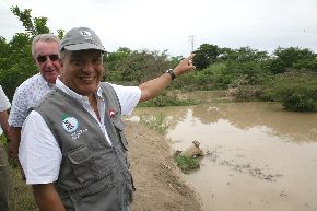 Ministro de Agricultura y Riego, Milton von Hesse, en uan visita de trabajo en Ica. Foto: Minagri