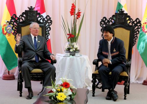 Los presidentes Pedro Pablo Kuczynski y Evo Morales