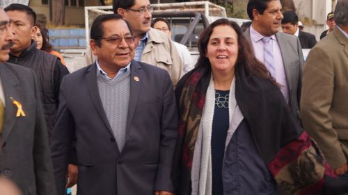 Ministra Patricia García y gobernador de Áncash, Luis Gamarra, inspeccionaron hospitales.