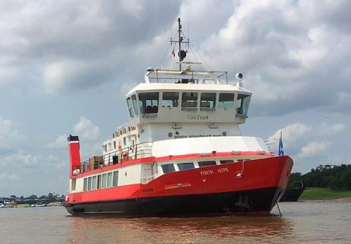 Princesa Ana inauguró nueva embarcación MH Forth Hope que brindará atención médica.