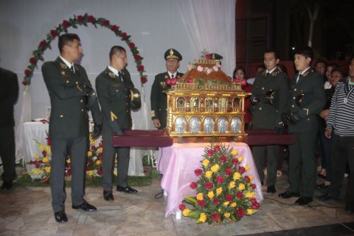 Policía Nacional rindió homenaje a reliquias de Santa Rosa de Lima.