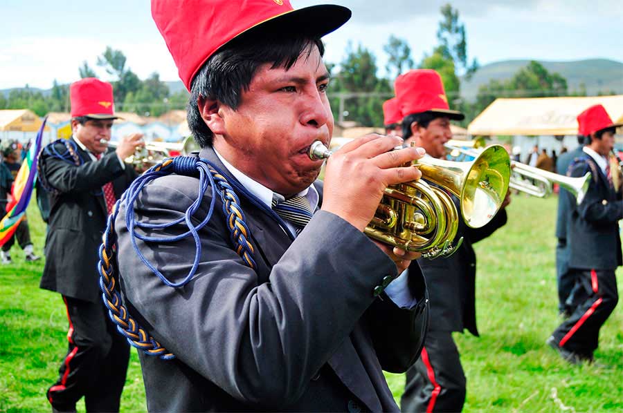 Con devoción y patriotismo los músicos también celebran el desfile cívico militar y religioso.